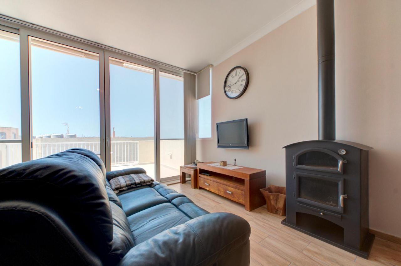 Modern Seaside 2 Bedroom Penthouse With Sea Views St. Paul's Bay Exterior photo
