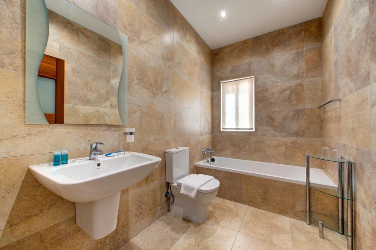 Modern Seaside 2 Bedroom Penthouse With Sea Views St. Paul's Bay Exterior photo
